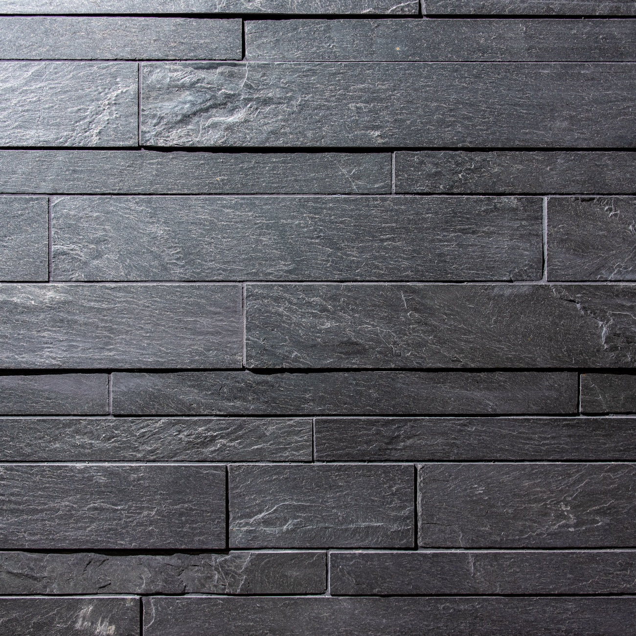 Frost Valley Dark Grey Natural Stripe Verhoilukivilaatta
