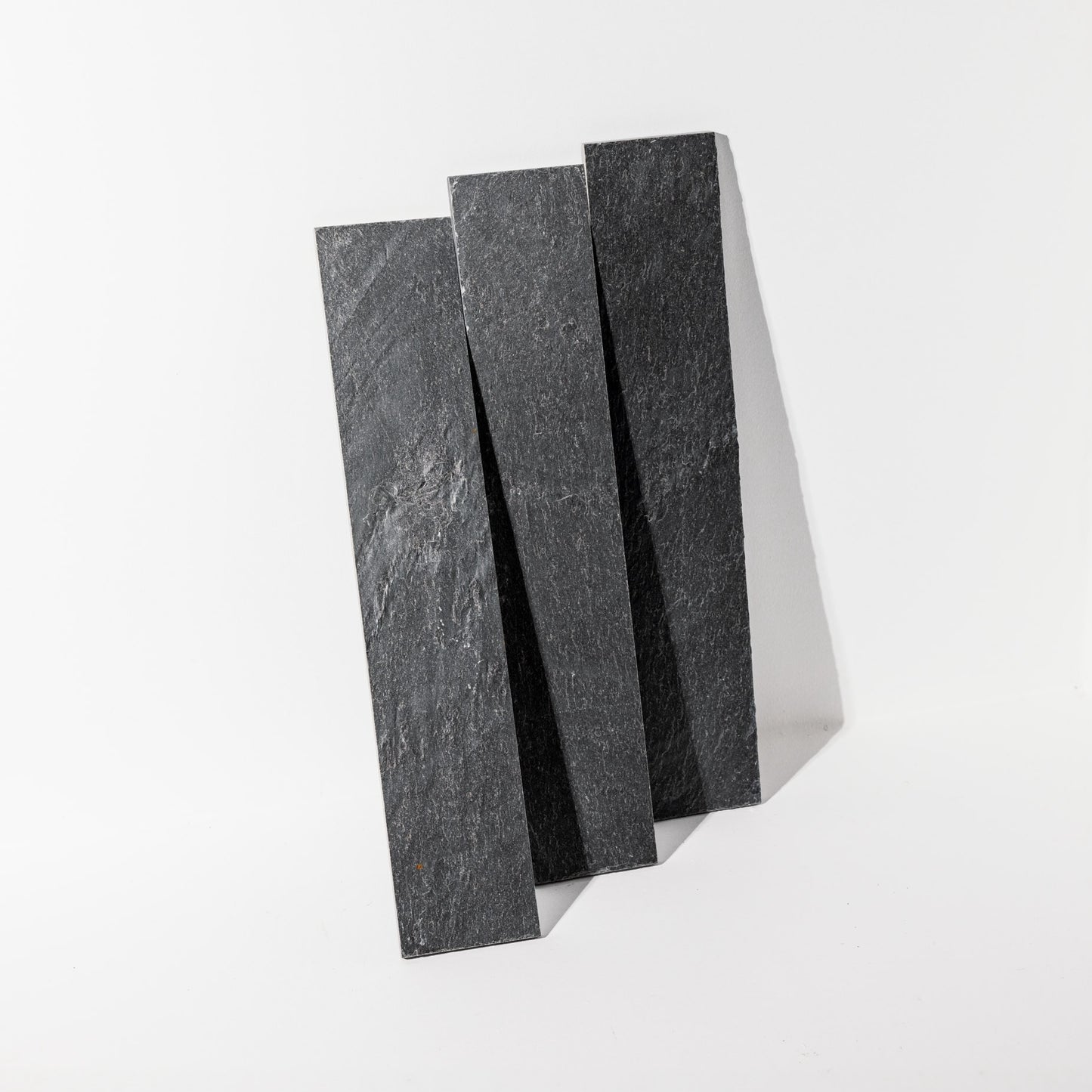Frost Valley Dark Grey Natural Stripe Verhoilukivilaatta